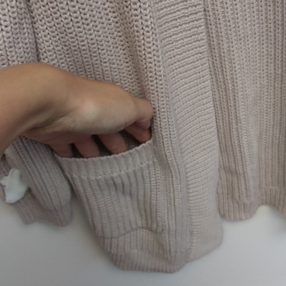 Jennifer Lopez Blush Pink Sweater - Picture 5 of 12